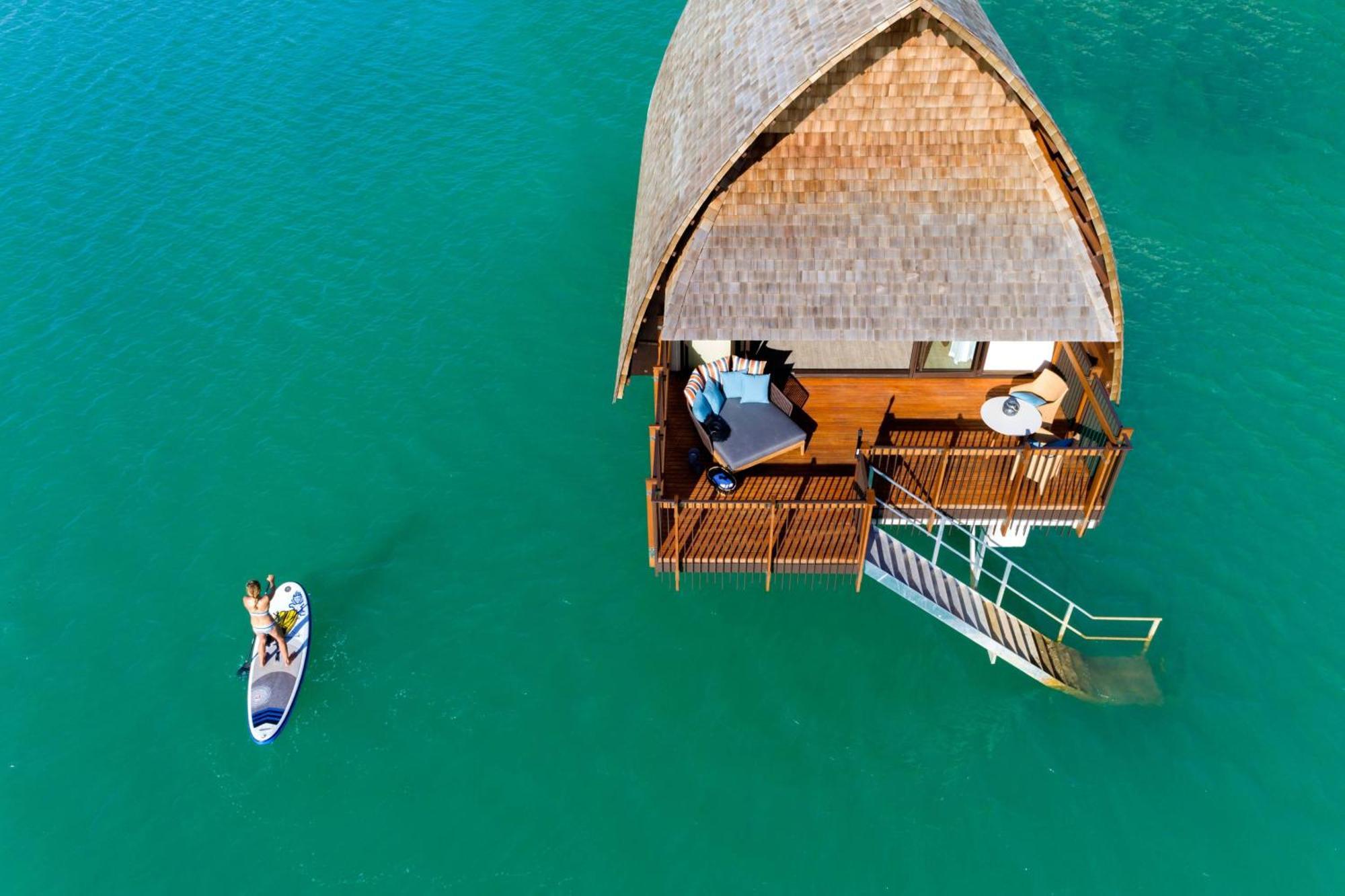 Fiji Marriott Resort Momi Bay Екстериор снимка Aerial view of a floating bungalow
