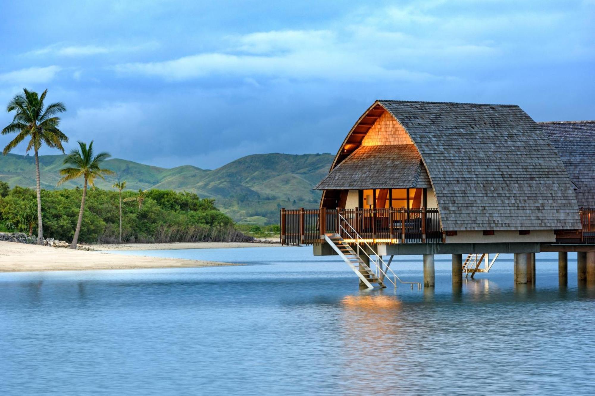 Fiji Marriott Resort Momi Bay Екстериор снимка Overwater bungalow at the resort