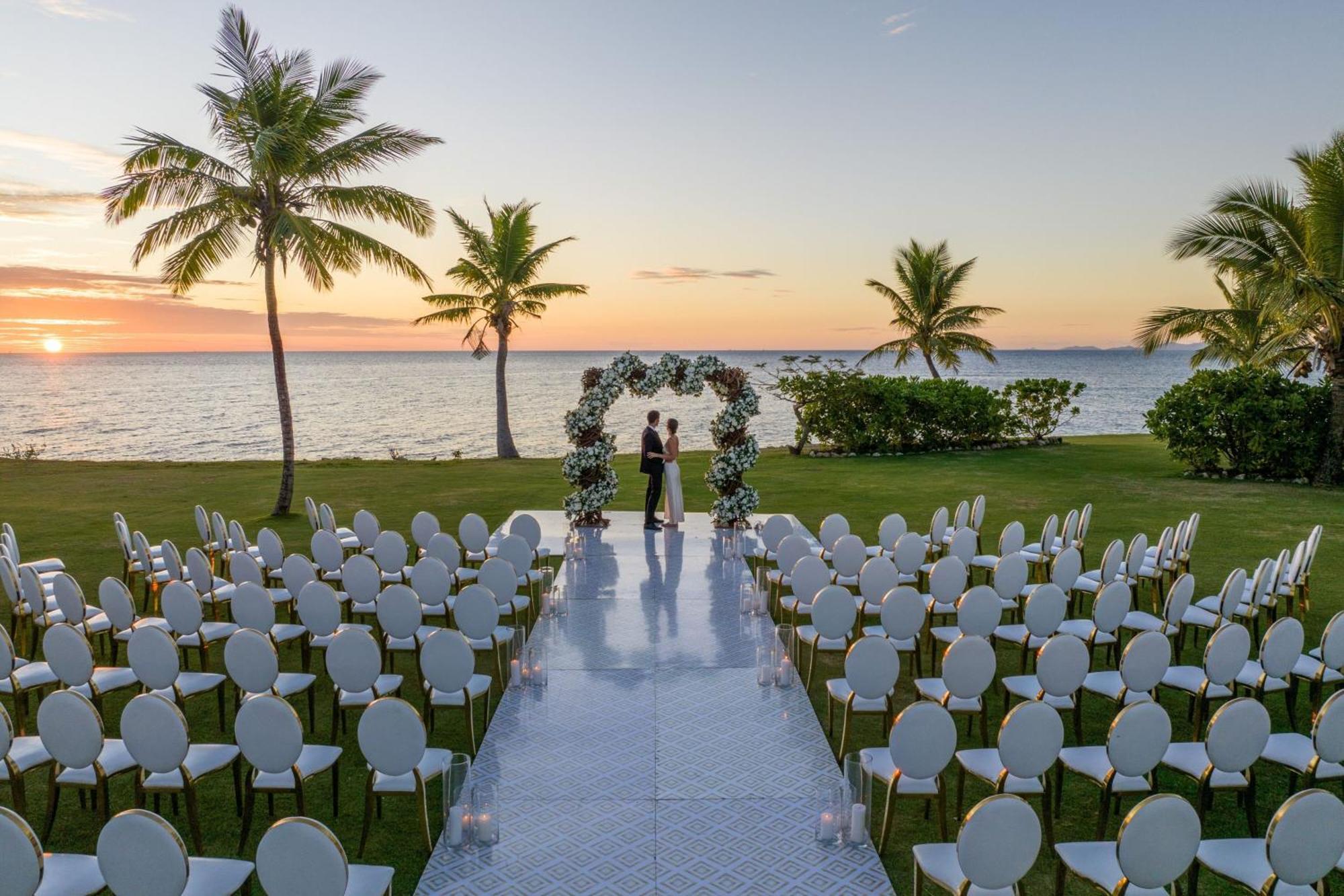 Fiji Marriott Resort Momi Bay Екстериор снимка Wedding at the Four Seasons Resort
