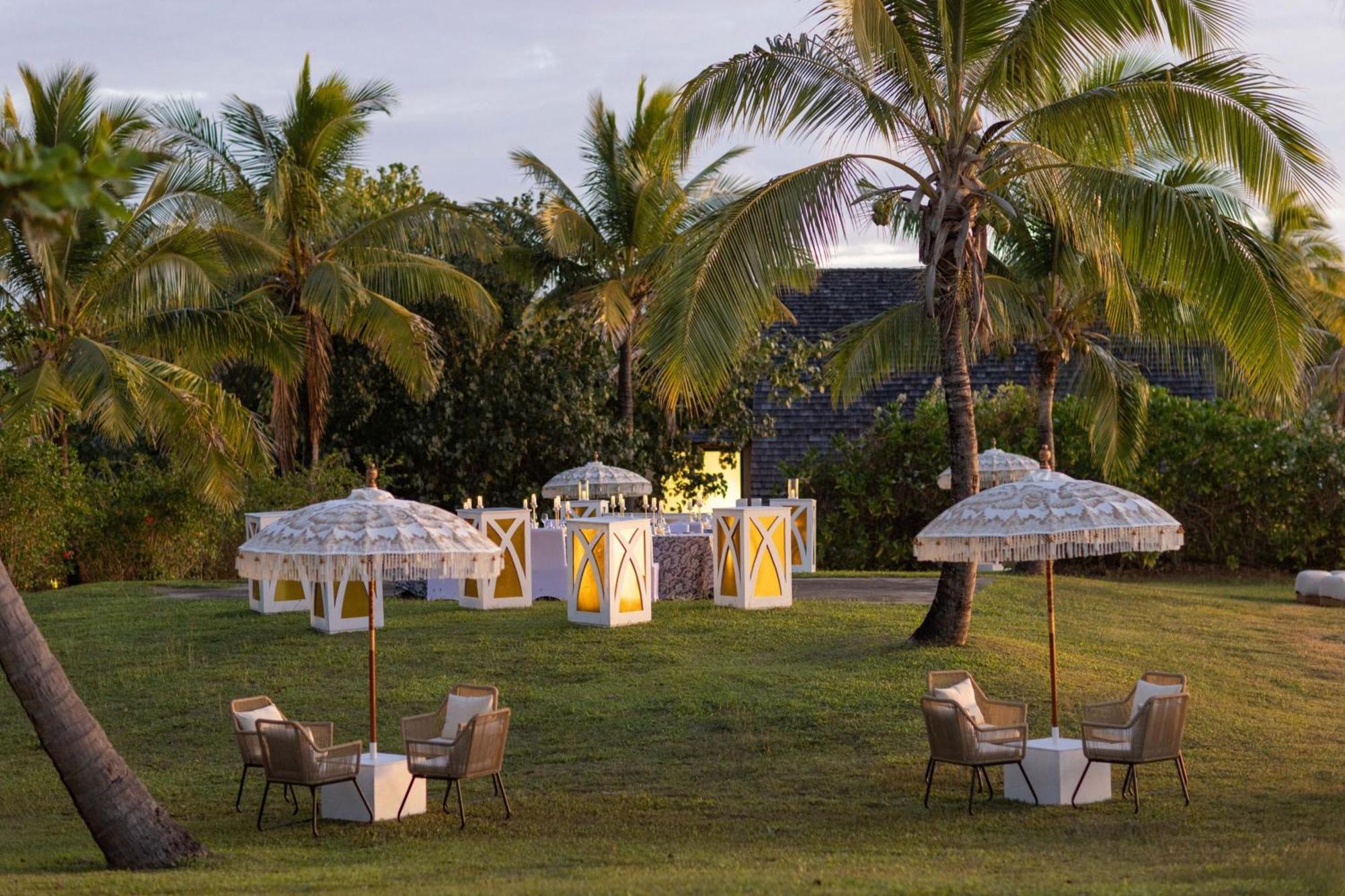 Fiji Marriott Resort Momi Bay Екстериор снимка The lawn at the Four Seasons Resort