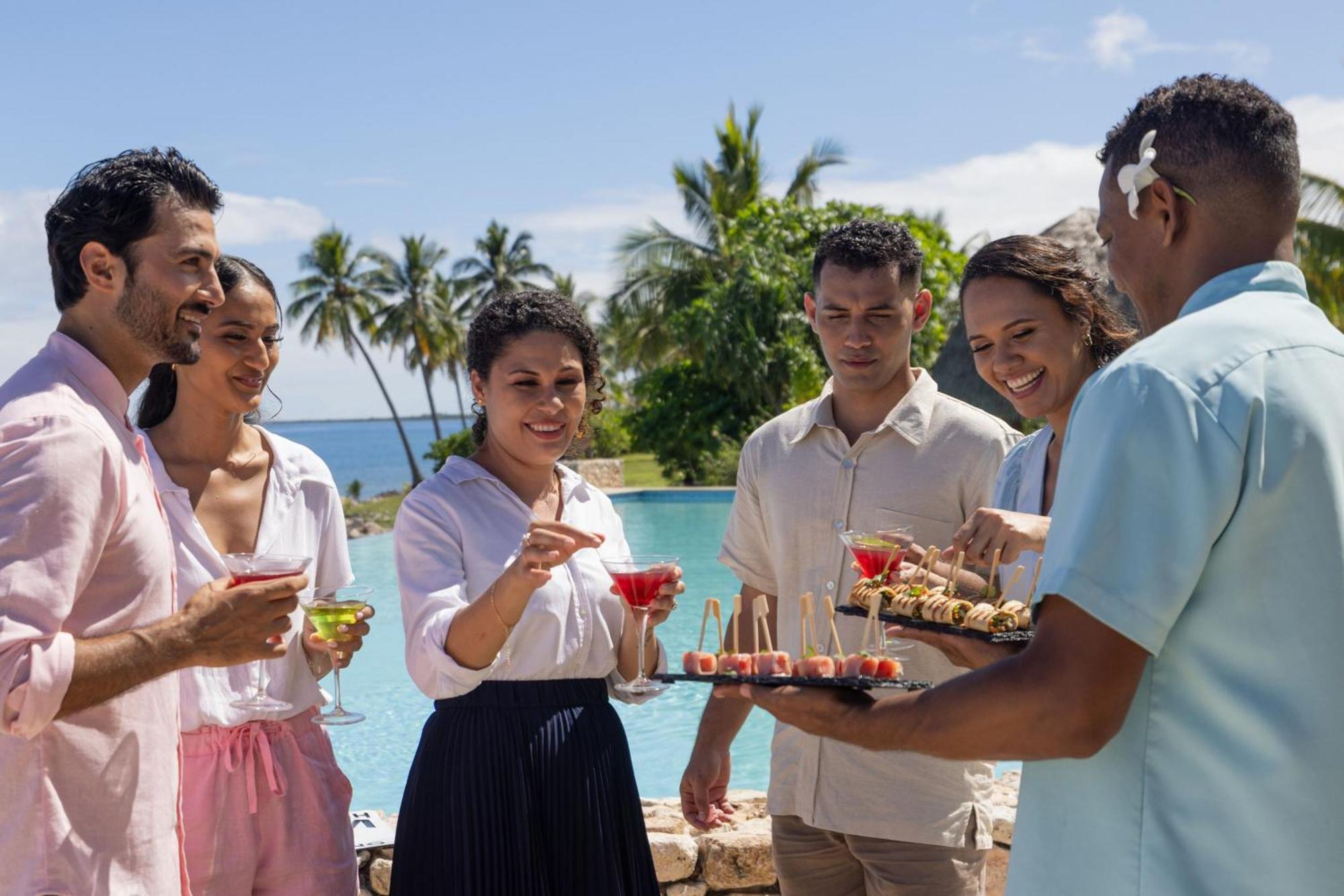 Fiji Marriott Resort Momi Bay Екстериор снимка The resort's staff