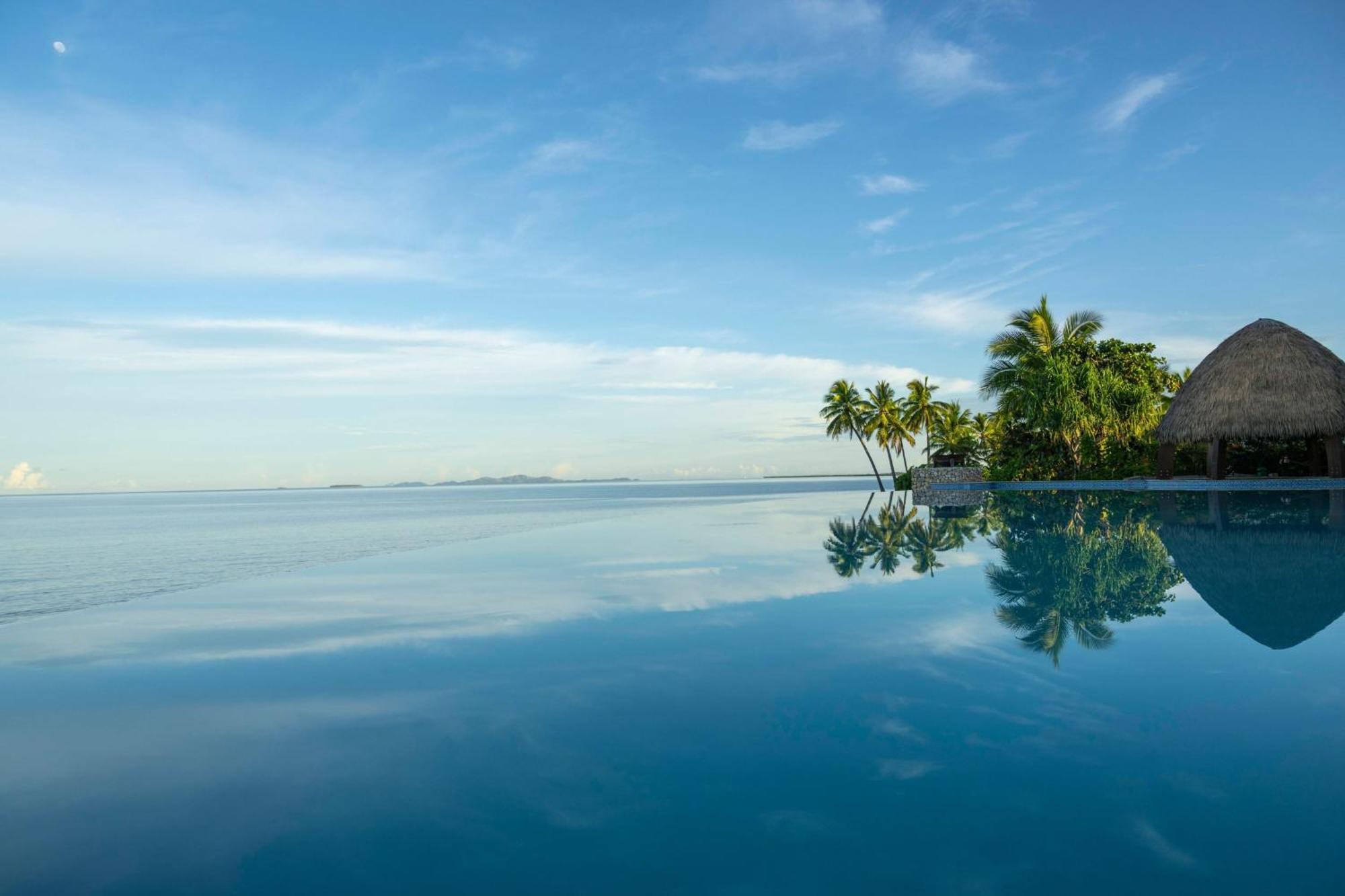 Fiji Marriott Resort Momi Bay Екстериор снимка Infinity pool at the resort