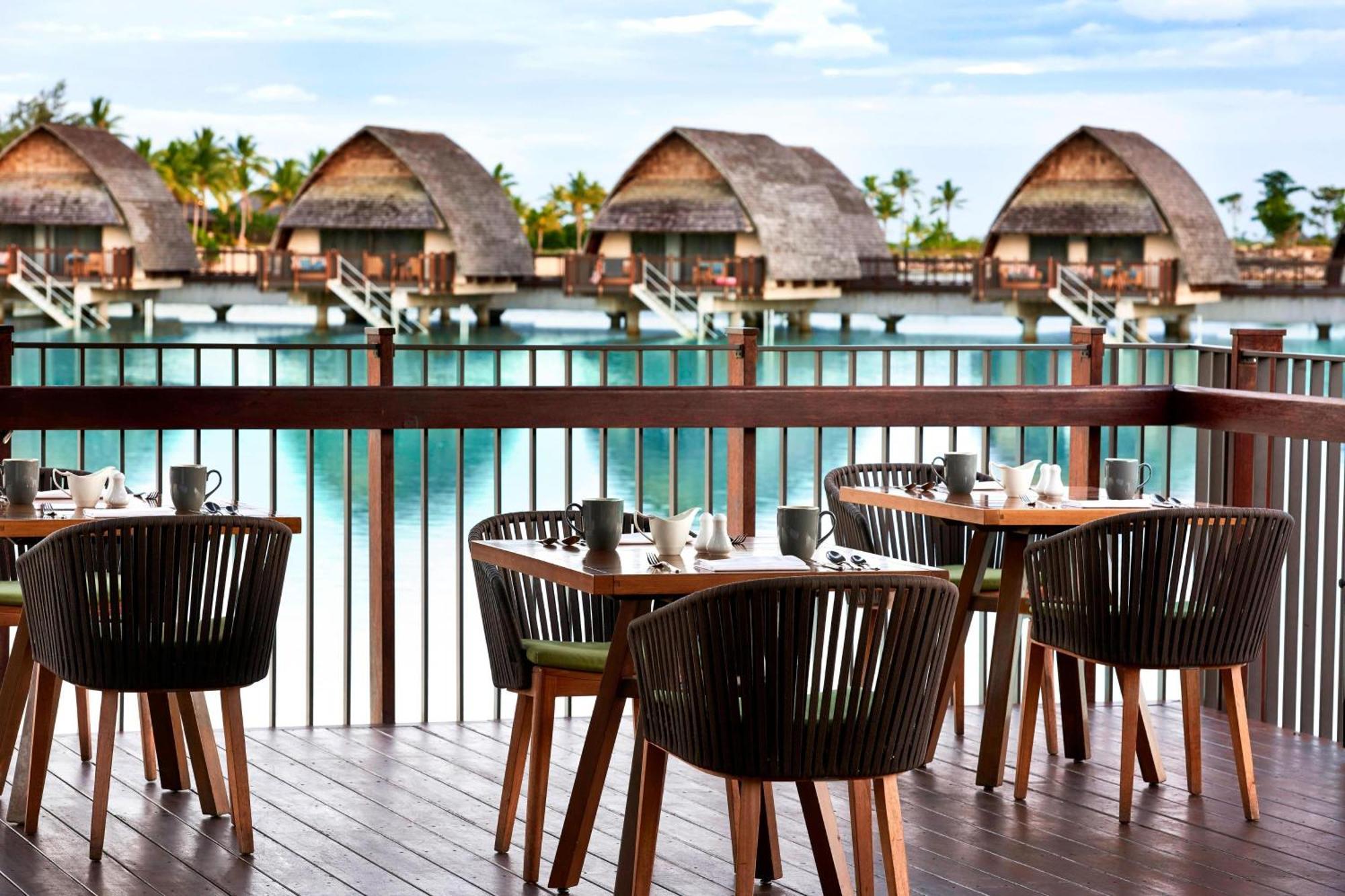 Fiji Marriott Resort Momi Bay Екстериор снимка The Deck